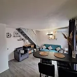 Maison Bord De *