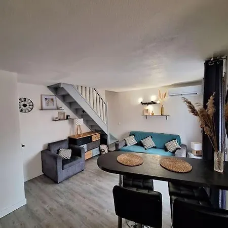 Maison Bord De *
