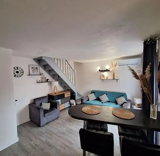 Maison Bord De *